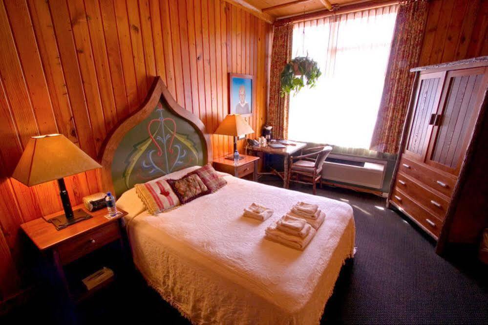 Hotel Mcmenamins Old St. Francis School