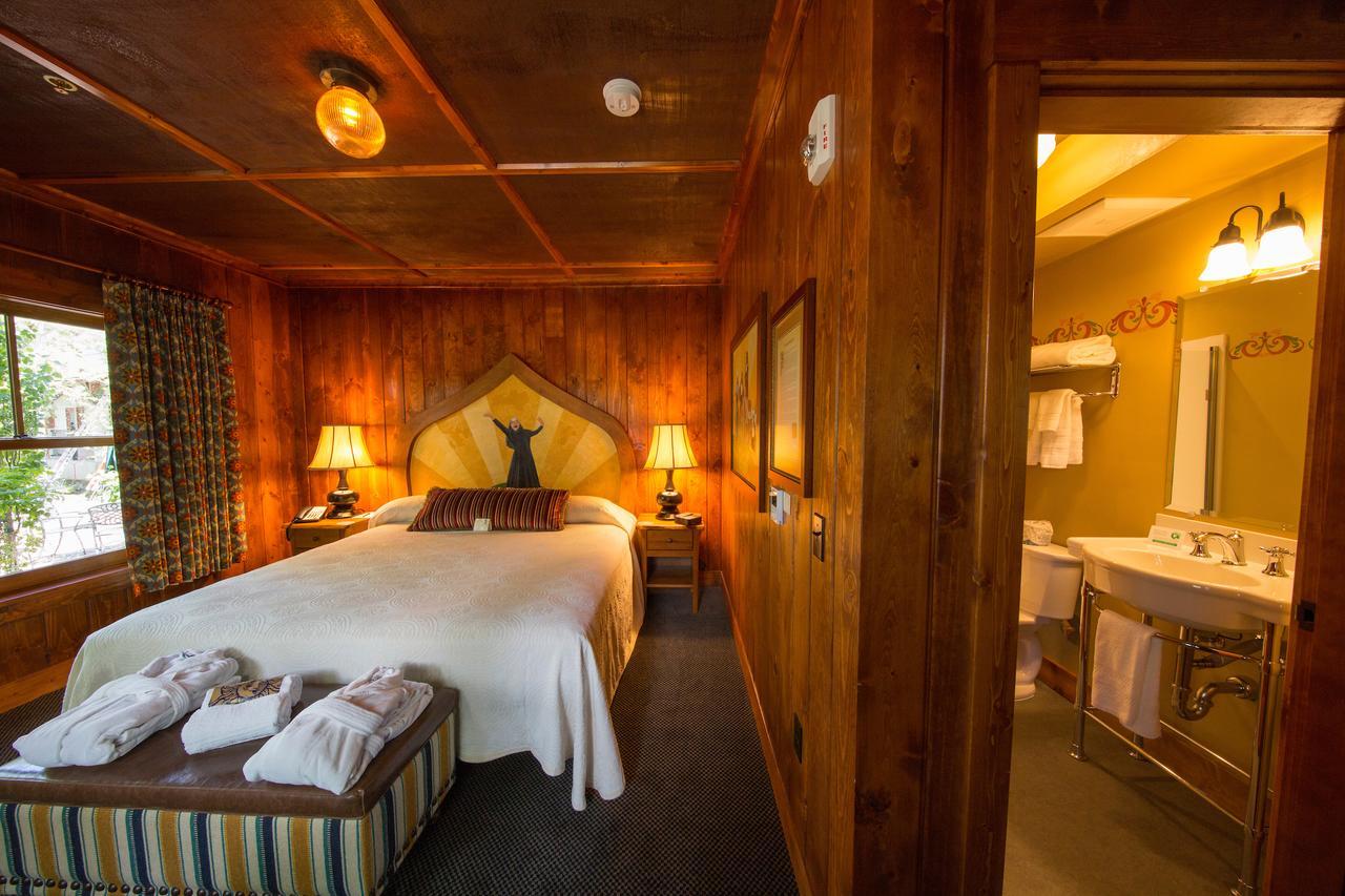 Hotel Mcmenamins Old St. Francis School 3*